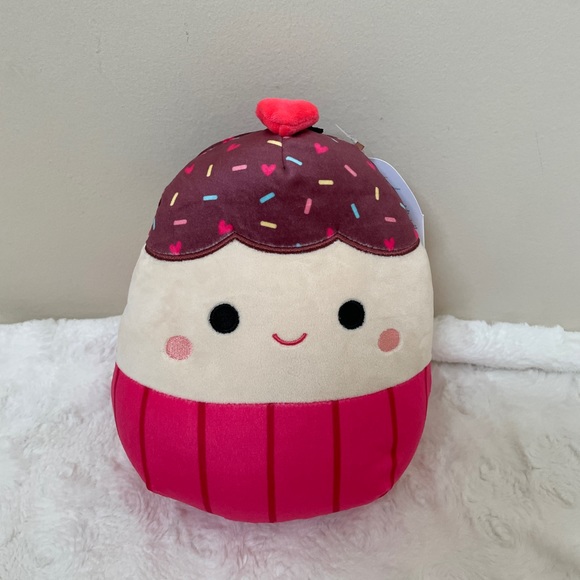 SQUISHMALLOW 8 INCH CUPCAKE ‘ELPHA’ - Picture 1 of 3